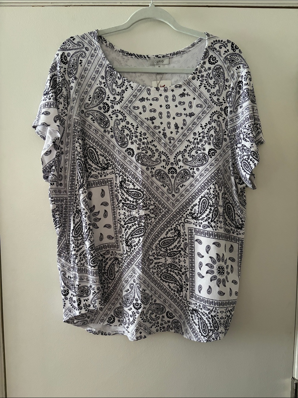 Cupio White & Black Paisley Bandana Short Sleeve Tee